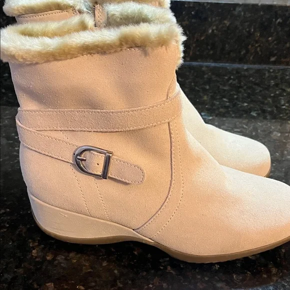 Women's Sporto Cream Ankle Boots - Picture 2 of 9